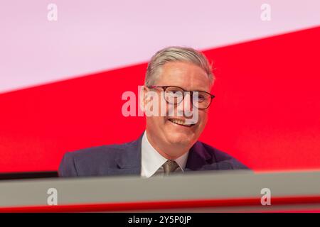 Liverpool, Großbritannien. SEPTEMBER 2024. Sir Keir Starmer sieht Angela Rayners Rede auf der Labour Party Konferenz. Credit Milo Chandler/Alamy Live News Stockfoto