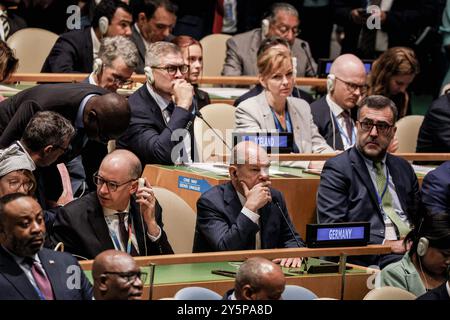 New York, New York, USA. September 2024. OLAF SCHOLZ, Bundeskanzler der Bundesrepublik Deutschland, nimmt an dem ersten offiziellen Tag des Gipfeltreffens der Zukunft im Saal der Generalversammlung während der 79. Sitzung der UN-Generalversammlung in New York Teil. (Kreditbild: © Bianca Otero/ZUMA Press Wire) NUR REDAKTIONELLE VERWENDUNG! Nicht für kommerzielle ZWECKE! Stockfoto