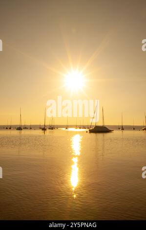 Sonnenuntergang am Ammersee in Hersching am Ammersee, Bayern, Deutschland Stockfoto
