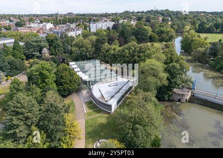 Luftaufnahme des Riverside Glasshouse, Royal Leamington Spa, Warwickshire, Großbritannien. Stockfoto