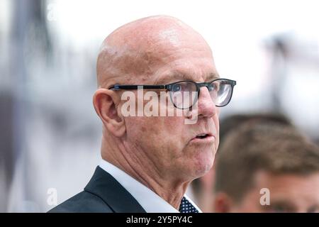 Frankfurt, Deutschland. September 2024. Tom Rowe (Loewen Frankfurt, Trainer), GER, Loewen Frankfurt vs. EHC Red Bull München, Eishockey, Penny-DEL, 2. Spieltag, Spielzeit 2024/2025, 22.09.2024. Foto: Eibner-Pressefoto/Florian Wiegand Credit: dpa/Alamy Live News Stockfoto