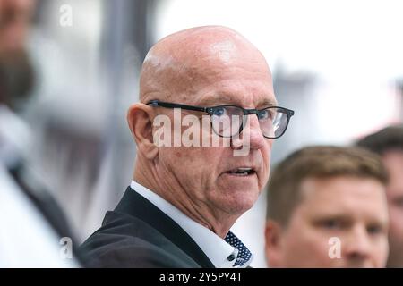 Frankfurt, Deutschland. September 2024. Tom Rowe (Loewen Frankfurt, Trainer), GER, Loewen Frankfurt vs. EHC Red Bull München, Eishockey, Penny-DEL, 2. Spieltag, Spielzeit 2024/2025, 22.09.2024. Foto: Eibner-Pressefoto/Florian Wiegand Credit: dpa/Alamy Live News Stockfoto