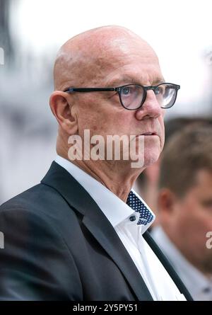 Frankfurt, Deutschland. September 2024. Tom Rowe (Loewen Frankfurt, Trainer), GER, Loewen Frankfurt vs. EHC Red Bull München, Eishockey, Penny-DEL, 2. Spieltag, Spielzeit 2024/2025, 22.09.2024. Foto: Eibner-Pressefoto/Florian Wiegand Credit: dpa/Alamy Live News Stockfoto