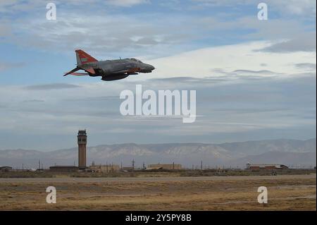 Flieger der 82nd Aerial Target Squadron, Det. 1 auf der Holloman Air Force Base, NEUSEELAND, befanden den letzten Flug des QF-4 Phantom als Teil der Phinal Stockfoto