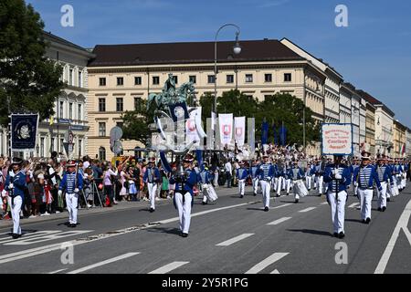 Oktoberfest - Spielmannzug der königlich bayerischen Landwehr frisch auf Esselbach beim Trachten- und Schützenzug anläßlich des 189. Oktoberfestes am 22.09.2024 in München, Deutschland, Oberbayern München Odeonsplatz & Theresienwiese Oberbayern Deutschland *** Oktoberfestmarschkapelle der Königlich Bayerischen Landwehr frisch auf Esselbach bei der Tracht- und Gewehrparade anlässlich des 189. Oktoberfestes am 22 09 2024 in München, Deutschland, Oberbayern München Odeonsplatz Theresienwiese Oberbayern Oberbayern Stockfoto