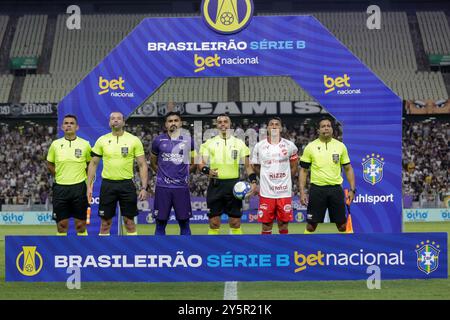 Fortaleza, Brasilien. September 2024. CE - FORTALEZA - 09/22/2024 - BRASILIANISCHE B 2024, CEARA x VILA NOVA-GO - Schiedsrichter während des Spiels zwischen Ceara und Vila Nova-GO im Stadion Arena Castelao für die brasilianische B 2024 Meisterschaft. Foto: Lucas Emanuel/AGIF (Foto: Lucas Emanuel/AGIF/SIPA USA) Credit: SIPA USA/Alamy Live News Stockfoto