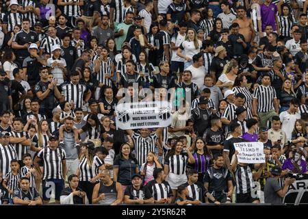 Fortaleza, Brasilien. September 2024. CE - FORTALEZA - 09/22/2024 - BRASILIANISCHE B 2024, CEARA x VILA NOVA-GO - Fans während des Spiels zwischen Ceara und Vila Nova-GO im Stadion Arena Castelao für die brasilianische B 2024 Meisterschaft. Foto: Baggio Rodrigues/AGIF (Foto: Baggio Rodrigues/AGIF/SIPA USA) Credit: SIPA USA/Alamy Live News Stockfoto