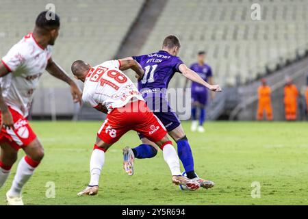 Fortaleza, Brasilien. September 2024. CE - FORTALEZA - 09/22/2024 - BRASILIANISCHER B 2024, CEARA x VILA NOVA-GO - Aylonspieler aus Ceara während des Spiels gegen Vila Nova-GO im Stadion Arena Castelao für die brasilianische B-Meisterschaft 2024. Foto: Baggio Rodrigues/AGIF (Foto: Baggio Rodrigues/AGIF/SIPA USA) Credit: SIPA USA/Alamy Live News Stockfoto