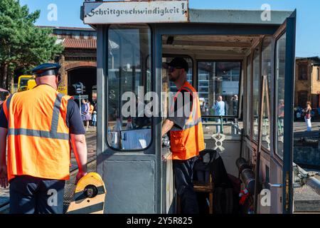 Berlin, 22. September 2024: Ein Eisenbahnfest findet im Bahnbetriebswerk Schöneweide statt. Stockfoto