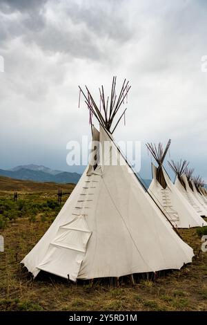 Tür Und Schnürsenkel Sind Auf Dem Tipi Display In Montana Zu Sehen Stockfoto