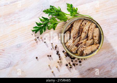 Geräucherte Sprotten in Öl Stockfoto