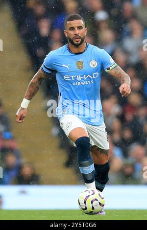 Etihad Stadium, Manchester, Großbritannien. September 2024. Premier League Football, Manchester City gegen Arsenal; Kyle Walker aus Manchester City läuft mit dem Ball Credit: Action Plus Sports/Alamy Live News Stockfoto