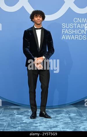 Mailand, Teppich der CNMI Sustainable Fashion Awards 2024 am Teatro alla Scala. Auf dem Foto: Gast Stockfoto