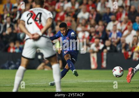 Madrid, Spanien. September 2024. Samuel Lino (Atletico) Fußball/Fußball : spanisches Spiel "LaLiga EA Sports" zwischen Rayo Vallecano de Madrid 1-1 Club Atletico de Madrid im Estadio de Vallecas in Madrid, Spanien. Quelle: Mutsu Kawamori/AFLO/Alamy Live News Stockfoto