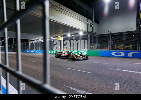 Singapur, Singapur. September 2024. Lando Norris aus Großbritannien fährt den (4) McLaren MCL37 während des F1 Grand Prix von Singapur auf dem Marina Bay Street Circuit. Quelle: SOPA Images Limited/Alamy Live News Stockfoto