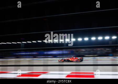 Singapur, Singapur. September 2024. Carlos Sainz aus Spanien fährt den (55) Ferrari SF-24 während des F1 Grand Prix von Singapur auf dem Marina Bay Street Circuit. Quelle: SOPA Images Limited/Alamy Live News Stockfoto