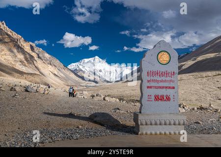 Der Mount Everest vom North Base Camp liegt in Tibet auf 5.150 Metern. Mt. Der Everest ist von der Aussichtsplattform aus deutlich zu sehen und er ist herrlich Stockfoto