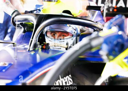 Singapur, Singapur. September 2024. Alexander Albon aus Thailand und Williams Racing in seinem Auto auf der Startaufstellung vor dem F1 Grand Prix Singapur auf dem Marina Bay Street Circuit. (Foto: George Hitchens/SOPA Images/SIPA USA) Credit: SIPA USA/Alamy Live News Stockfoto