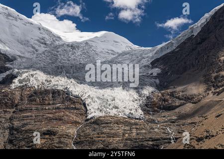 Der Gyantse Karola Gletscher im Gyantse County in Tibet ist der größte Stockfoto