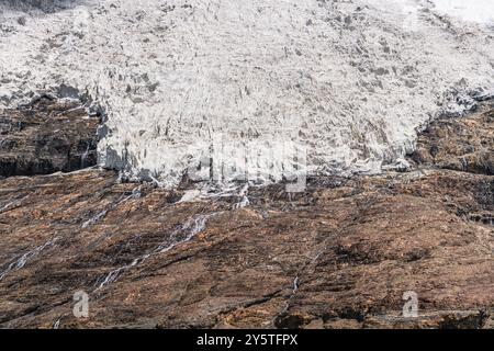 Der Karola-Gletscher ist einer der schönsten Gletscher Tibets Stockfoto