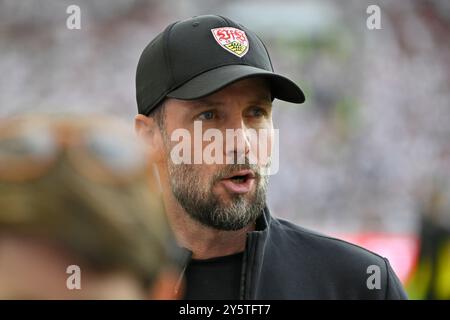 vor Spielbeginn: Trainer Sebastian Hoeness VfB Stuttgart VFB STUTTGART VS BORUSSIA DORTMUND BVB 221.09.2024 DFL-VORSCHRIFTEN VERBIETEN JEDE VERWENDUNG VON FOTOGRAFIEN ALS BILDSEQUENZEN UND/ODER QUASI-VIDEO Stockfoto