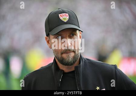 vor Spielbeginn: Trainer Sebastian Hoeness VfB Stuttgart VFB STUTTGART VS BORUSSIA DORTMUND BVB 221.09.2024 DFL-VORSCHRIFTEN VERBIETEN JEDE VERWENDUNG VON FOTOGRAFIEN ALS BILDSEQUENZEN UND/ODER QUASI-VIDEO Stockfoto