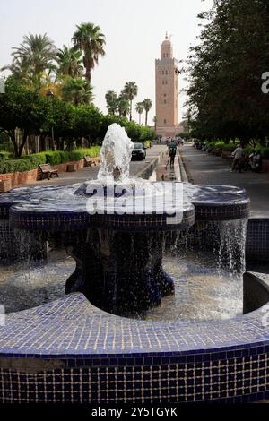 Lalla Hasna Park neben der Koutoubia Moschee in Marrakesch, Marokko. Tourismus, Touristen, Besuch. Marrakesch, Region Marrakesch-Safi, Marokko, Nordafrika Stockfoto