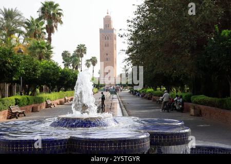 Lalla Hasna Park neben der Koutoubia Moschee in Marrakesch, Marokko. Tourismus, Touristen, Besuch. Marrakesch, Region Marrakesch-Safi, Marokko, Nordafrika Stockfoto