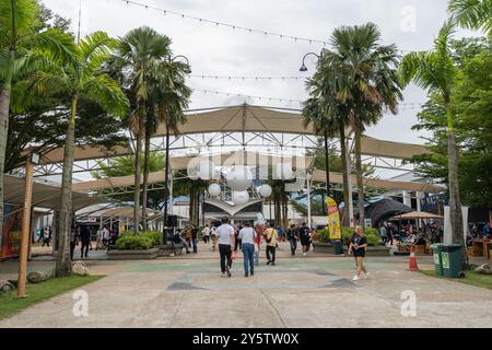 Serdang, Malaysia - Mai 24,2024 : Außenansicht der Malaysia Autoshow 2024 in MAEPS gibt es einige Imbissstände außerhalb der Ausstellung, pe Stockfoto