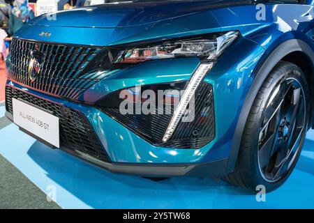 Serdang, Malaysia – Mai 24,2024: Peugeot der neue 408 GT-Wagen wird auf der Malaysia Autoshow 2024 in Maeps Serdang gezeigt. Stockfoto