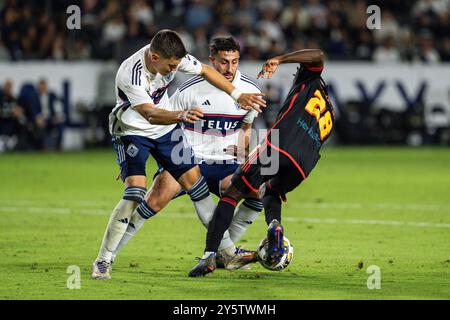 Vancouver Whitecaps-Verteidiger Ranko Veselinović (4) verteidigt gegen Joseph Paintsil (28) in einem MLS-Spiel am Samstag, Septe Stockfoto