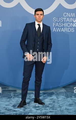 Mailand, Teppich der CNMI Sustainable Fashion Awards 2024 am Teatro alla Scala. Auf dem Foto: Gast Stockfoto