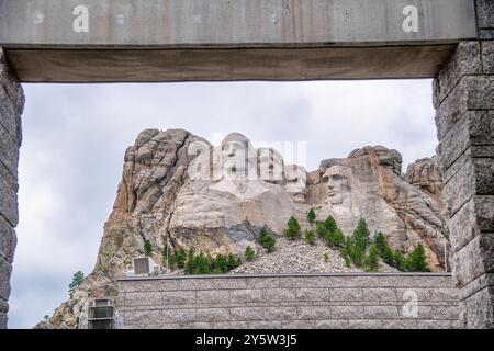 Mount Rushmore National Monumet, eingerahmt von einem Parkeingang. Stockfoto