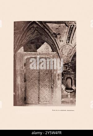 Vintage-Foto der Tür der armenischen Kathedrale in Lemberg. 1917 die armenische Kathedrale Marias Himmelfahrt in Lemberg, Ukraine, befindet sich in der Altstadt nördlich des Marktplatzes. Bis 1945 war es die Kathedrale der armenisch-katholischen Erzdiözese Lemberg. Seit 2000 dient sie als Kathedrale der armenischen Diözese Ukraine. Stockfoto