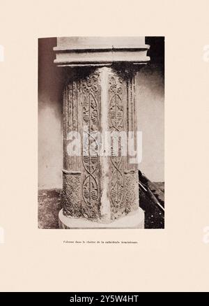 Vintage-Foto der Säule der armenischen Kathedrale in Lemberg. 1917 die armenische Kathedrale Marias Himmelfahrt in Lemberg, Ukraine, befindet sich in der Altstadt nördlich des Marktplatzes. Bis 1945 war es die Kathedrale der armenisch-katholischen Erzdiözese Lemberg. Seit 2000 dient sie als Kathedrale der armenischen Diözese Ukraine. Stockfoto