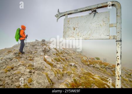 Aufstieg zum Pas dels Gosolans, Col del Prat d'Aguilo, sierra del Cadí, Naturpark Cadí-Moixeró, Pyrenäen, Lleida, Spanien Stockfoto