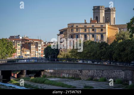 Häuser des Flusses Onyar (Cases de l'Onyar), Häuser, die zum architektonischen Erbe von Katalonien erklärt wurden, Girona, Katalonien, Spanien Stockfoto