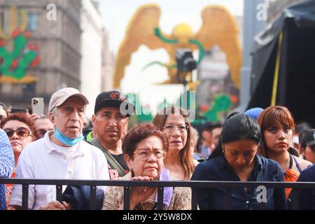 2024 während des Maraton de Mariachis de la Ciudad de Mexico auf dem Hauptplatz von Zocalo sind Personen zu sehen, deren Ziel die Förderung und Verbreitung dieser regionalen Musik ist, die von der UNESCO-Organisation der Vereinten Nationen für Bildung, Wissenschaft und Kultur im Jahr 2011 als immaterielles Erbe der Menschheit anerkannt wurde. Am 21. September 2024 in Mexiko-Stadt. Mexico City CDMX Mexico Copyright: XCarlosxSantiagox Stockfoto