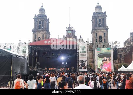 2024 während des Maraton de Mariachis de la Ciudad de Mexico auf dem Hauptplatz von Zocalo sind Personen zu sehen, deren Ziel die Förderung und Verbreitung dieser regionalen Musik ist, die von der UNESCO-Organisation der Vereinten Nationen für Bildung, Wissenschaft und Kultur im Jahr 2011 als immaterielles Erbe der Menschheit anerkannt wurde. Am 21. September 2024 in Mexiko-Stadt. Mexico City CDMX Mexico Copyright: XCarlosxSantiagox Stockfoto