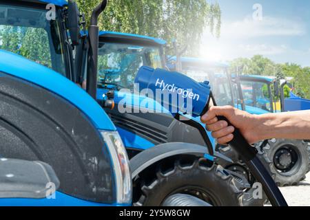 Landwirtschaftliche Zugmaschinen mit Wasserstoff-Brennstoffzelle. Konzept. Stockfoto