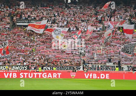 Stuttgart, Deutschland. September 2024. Cannstatter Kurve, Fans, Fußballfans Stuttgart, Fanblock. Fußball 1. Bundesliga-Saison 2024/2025, 4. Spieltag, Spieltag04 VfB Stuttgart - Borussia Dortmund 5-1 am 22. September 2024, MHP ARENA. ? Quelle: dpa/Alamy Live News Stockfoto