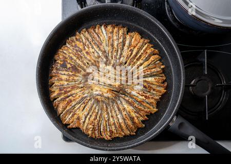 Gebratene Sardellen ( Hamsi Tava ), eine traditionelle türkische Delikatesse Stockfoto