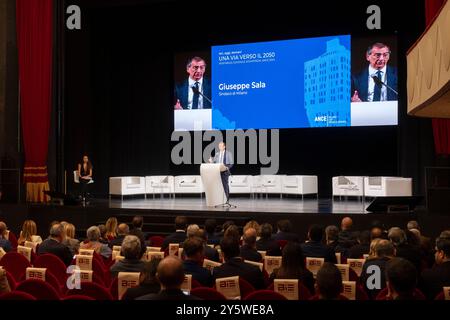 Mailand, Italien. September 2024. Teatro Lirico Giorgio Gaber. Assemblea generale Assimpredil ANCE. Oggi, ieri, domani. Una Via verso il 2050 -- Cronaca - Milano, Italia - Luned&#xec; 23 settembre 2024 (Foto Alessandro Cimma/Lapresse) Giorgio Gaber Opera House. Beauftragte der Generalversammlung. Heute, gestern, morgen. Ein Weg in Richtung 2050 (Foto Alessandro Cimma/Lapresse) Giuseppe Sala Credit: LaPresse/Alamy Live News Stockfoto