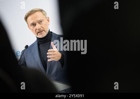 Berlin, Deutschland. September 2024. Christian Lindner, Bundesvorsitzender der FDP, spricht während einer FDP-Pressekonferenz. Die Landtagswahl in Brandenburg fand am 22. September statt. Quelle: Sebastian Christoph Gollnow/dpa/Alamy Live News Stockfoto