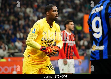 Mailand, Italie. September 2024. Mike Maignan (AC Milan) während des italienischen Meisterschaftsspiels Serie A zwischen dem FC Internazionale und dem AC Milan am 22. September 2024 in Giuseppe Meazza in Mailand, Italien - Foto Morgese-Rossini/DPPI Credit: DPPI Media/Alamy Live News Stockfoto