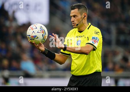 Mailand, Italie. September 2024. Maurizio Mariani (Schiedsrichter) während des Fußballspiels der Serie A zwischen dem FC Internazionale und dem AC Milan am 22. September 2024 in Giuseppe Meazza in Mailand, Italien - Foto Morgese-Rossini/DPPI Credit: DPPI Media/Alamy Live News Stockfoto