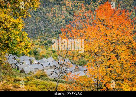 Typische Hütten, Bausen, Aran-Tal, Pyrenäen-Gebirge, Spanien, Europa Stockfoto