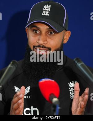 Der Engländer Adil Rashid während einer Pressekonferenz im Seat Unique Riverside, Chester-le-Street. Bilddatum: Montag, 23. September 2024. Stockfoto