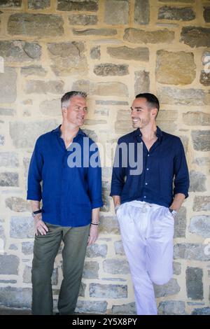 Oprtalj, 210824. Ralph Schumacher, ehemaliger Formel-1-Fahrer, Traubenernte und Weinkellerei. Auf dem Foto: Ralf Schumacher und seine Partnerin Etienne Bousquet-Cassagne. Foto: Vedran Peteh / CROPIX Copyright: XxVedranxPetehx schumacher oprtalj42-210824 Stockfoto