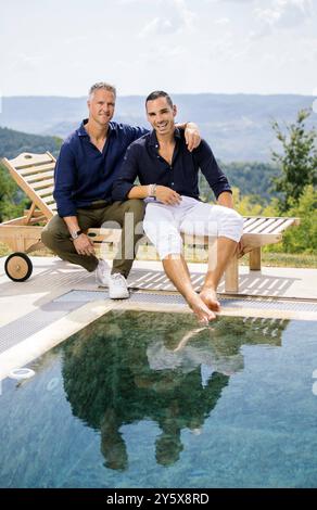 Oprtalj, 210824. Ralph Schumacher, ehemaliger Formel-1-Fahrer, Traubenernte und Weinkellerei. Auf dem Foto: Ralf Schumacher und seine Partnerin Etienne Bousquet-Cassagne. Foto: Vedran Peteh / CROPIX Copyright: XxVedranxPetehx schumacher oprtalj48-210824 Stockfoto